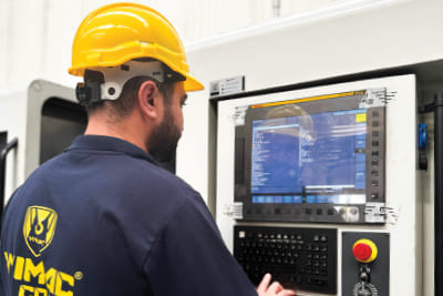 Heavy duty process crane for steel plant material handling