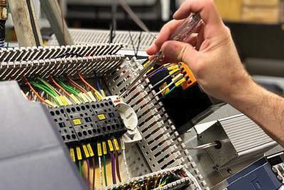 Double girder gantry crane for outdoor industrial lifting